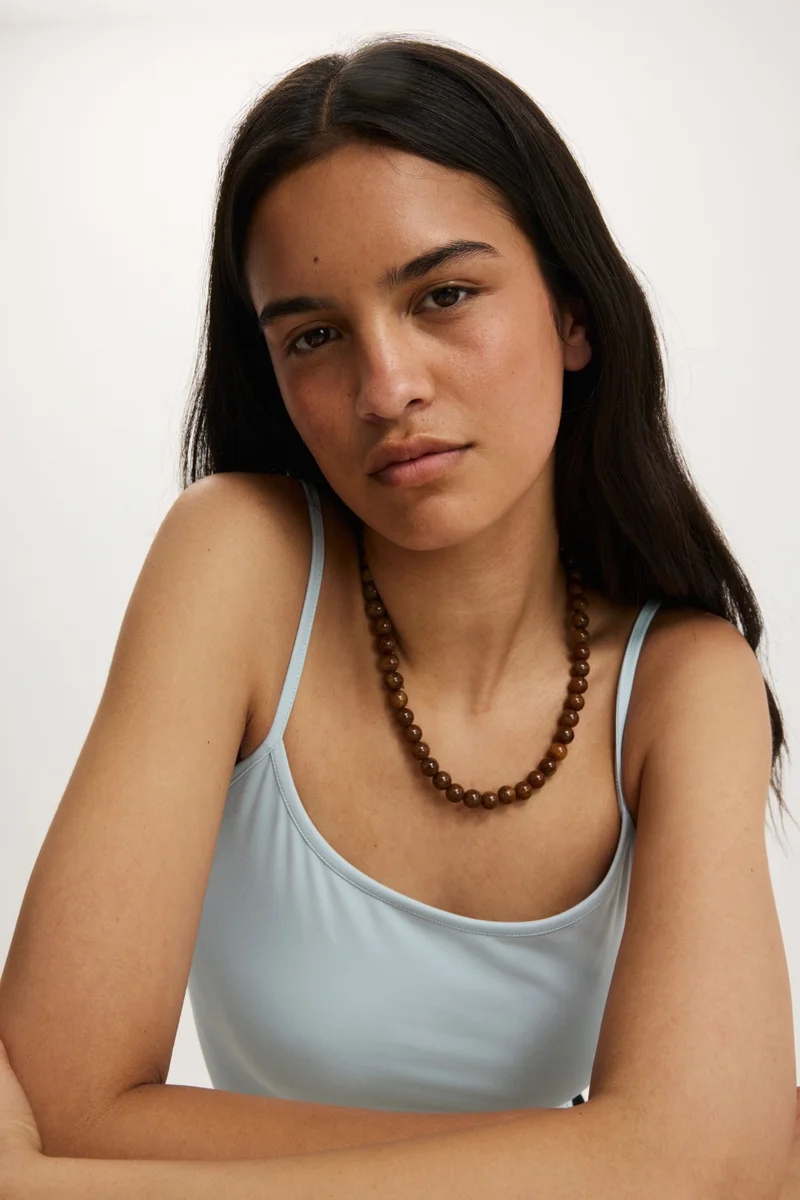 روبي عقد خرز